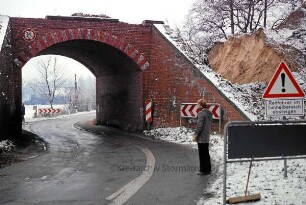 Trittau: Möllner Landstraße von Hamfelde kommend: Abbruch Eisenbahnbrücke