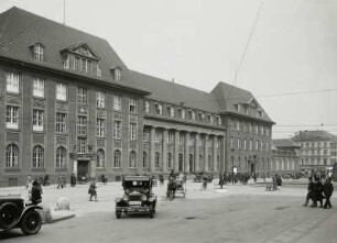 Dortmund, Postgebäude : Dortmund. Oberpostdirektion, Poststraße. Straßenansicht