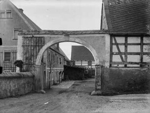 Rüsseina, Bauernhof : Rüsseina bei Nossen. Torbogen eines Großbauernhofes