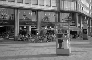 München: Telefonzelle am Platz der Opfer des Nationalsozialismus