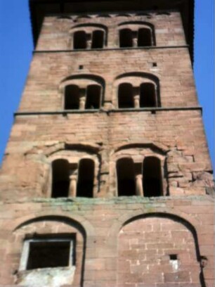 Hirsau-Kloster St Peter und Paul-Klosterkirche-Nordwestturm (Eulenturm)-Romanisch um 1091-Ansicht von Süden-zweites bis fünftes Obergeschoß mit Biforien (durch eingestellte Rundsäulen unterteilt)