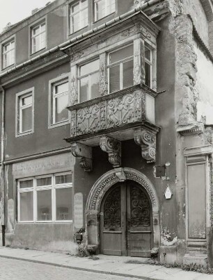 Wohnhaus mit Laden