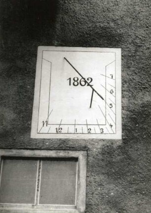 Sonnenuhr bez.1862. Hallbach (Kr.Marienberg), Gehöft, Dorfstr.121/122. Stallgebäude (Nr.122)