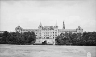 Dresden-Neustadt. Schützenkaserne (1870). Ansicht über den Alaunplatz von Südwesten