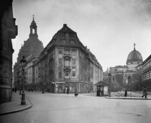 Dresden. Blick gegen Frauenkirche und Kunstakademie von der Rampischen Straße und Salzgasse