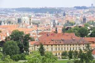 Stadtübersicht von Prag : Stadtübersicht vom Laurenziberg. Aufgenommen in Prag am 31. Juli 2009