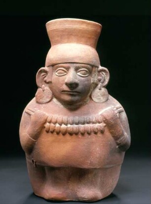 Stehende anthropomorphe Figur