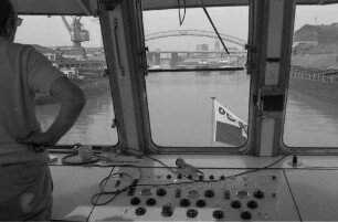 Duisburg: Hafenrundfahrt, aus dem Kommandostand des Schiffes
