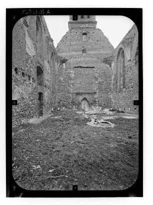 Müncheberg. Ruine der Stadtpfarrkirche St. Marien. Inneres nach Westen
