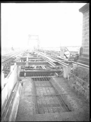 Bahnbrücke, Baustelle