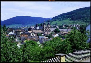 Amorbach: von der Höhe auf Stadt mit Abtei