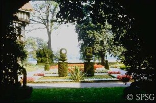 Potsdam, Neuer Garten, Schloss Cecilienhof, Sommerbepflanzung im Blumengarten.