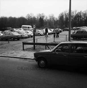 provisorischer Parkplatz an der Hagenstraße gegenüber der Kreissparkasse an der Ecke Weg zum Bürgerpark
