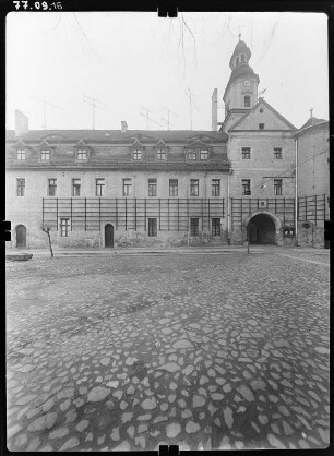 Schloss Annaburg, Vorschloss