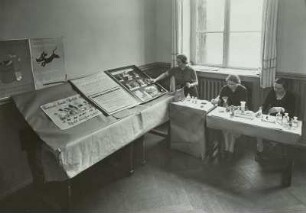 Ausstellung : Innenansicht - Ausstellung Februar 1938, Abteilung Chemie, 1938