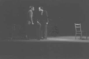 Szenenbilder aus dem Stück "Kamerad Mimi" von Julius Hay im Theater am Schiffbauerdamm Berlin : Szenenbild