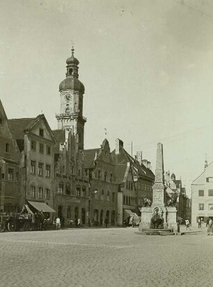 Freising, Marktplatz mit Kirche und Brunnen