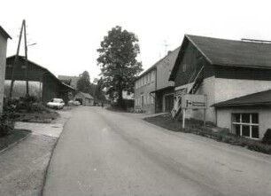 Frauenstein-Dittersbach. Dorfstraße. Blick nach Südosten