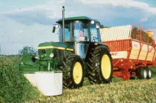 Fotografie: Futtererntetechnik, Ladewagen, Frontmähwerk, Trommelmähwerk