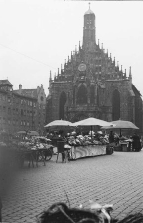 Frauenkirche und Hauptmarkt (Exkursion: Niederländisch-Indien 1938)