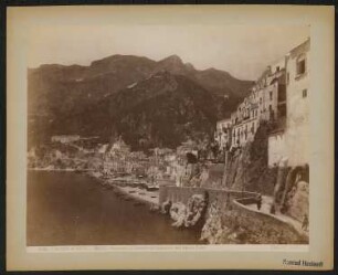 Stadt Amalfi mit Kapuzinerkloster, Amalfi: Panorama der Stadt Amalfi vom Hotel Luna gesehen