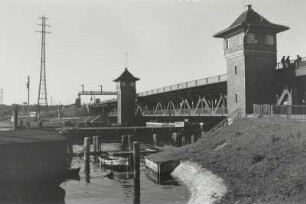 Königsberg, Reichsbahnbrücke : Königsberg (Kaliningrad/Russland). Reichsbahnbrücke (Eisenbahn- und Straßenbrücke über den Pregel). Ansicht vom linken Ufer