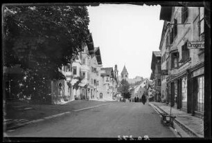 Österreich, Kitzbühel. Ortsansicht gegen Liebfrauenkirche und Stadtpfarrkirche Sankt Andreas