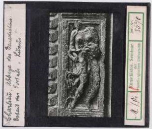 Charlieu: Abtei St. Fortunat, Portal, Luxuria