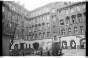 Kleinbildnegative: Innenhof, Hauptstraße, 1980