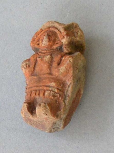 Figurine en argile (fragment de récipient)