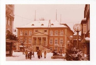 Karte zu Weihnachten von Bürgermeister Vogt, Rathaus am Marktplatz im Schnee