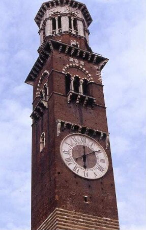 Verona - Rathausturm : Rathausturm mit Uhr. Aufgenommen in Verona 2001