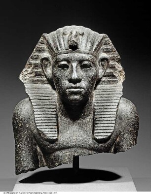 Oberteil einer Königsstatue Amenemhet III.