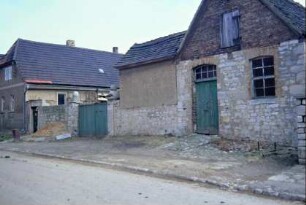 Alte Schmiede, Außenansicht, davor Radgrube
