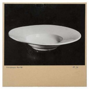 Nr. 6 Fayenceplatte (Werkbundkiste Schalen und Teller, Bildtafel)