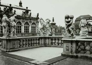 Dresden-Altstadt. Zwinger (1709/1728; M. D. Pöppelmann, Werkstatt B. Permoser). Nymphenbadterrasse