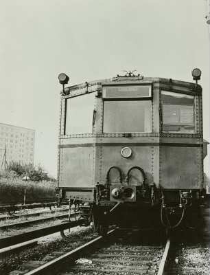 Berlin, Triebwagen der Berliner S-Bahn von vorn mit Stromabnehmer