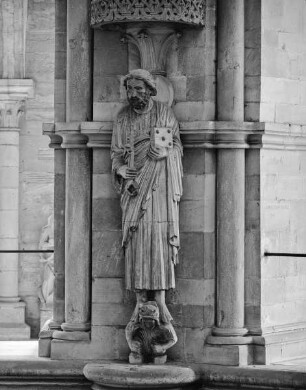 Der Apostel Petrus über der Konsolfigur des Kaiser Nero