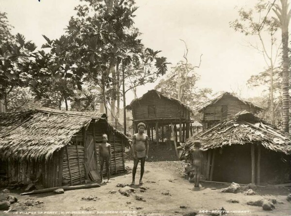 "Dans le village de Foate, N.W.Malaita"