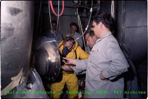 Untersuchungen am Schwerwasser-Tank (D2O-Tank) des Forschungsreaktors 2 (FR 2)