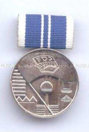Medaille für Verdienste am zentralen Jugendobjekt FDJ-Initiative Berlin, in Silber