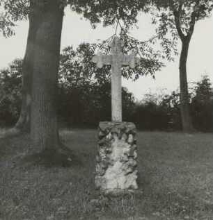 Grabkreuz für Frau Gastwirtin Ruder aus Poppengrün : Grabkreuz für Frau Gastwirtin Ruder aus Poppengrün. Granit. Werda, Friedhof