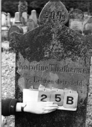 Grabstein 25B (2)
