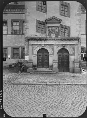 Rathaus, Portale