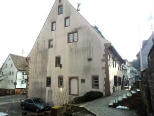 Stadtbild - Ehemannsches Haus (erbaut 1588) über Giebelseite Nord mit Schießscharte (Brillenscharte für Handbüchse) im ersten Obergeschoß in Übersicht