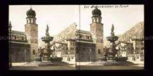 Neptunbrunnen und Turm der Kathedrale San Vigilio, Trient