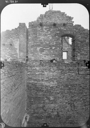 Bad Muskau. Ruine des Neuen Schloßes. Innenansicht
