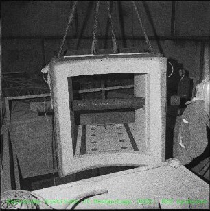 Montage der Messsäule im Forschungsreaktor 2 (FR 2)