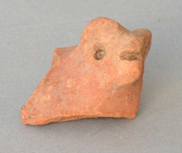 Tête d'animal en argile (fragment)