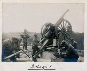 Foto einer auf der Zitadelle von Valenciennes zur Fliegerabwehr aufgebauten französischen Feldkanone